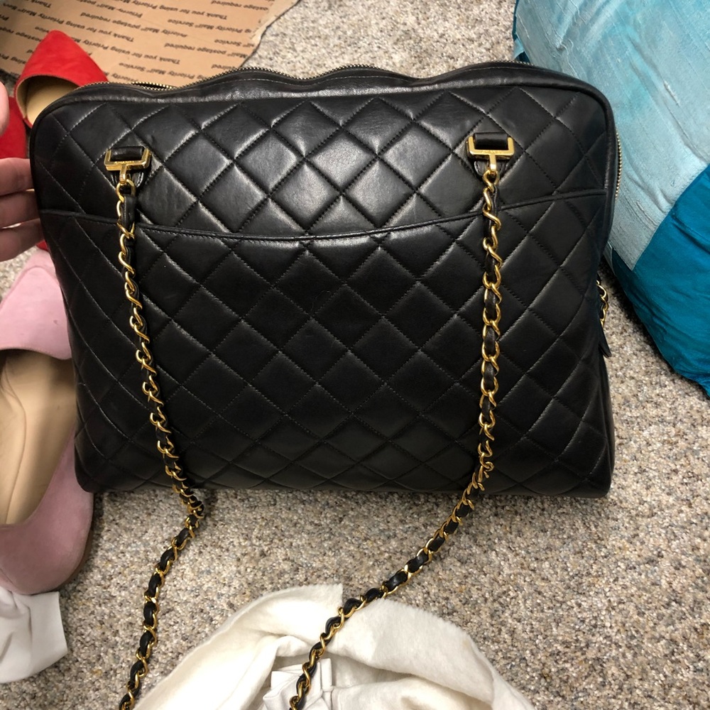 Chanel lambskin quilted leather shoulder bag